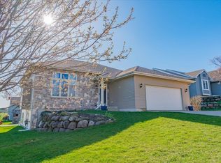 700 Stonefield Way, Mount Horeb, WI 53572