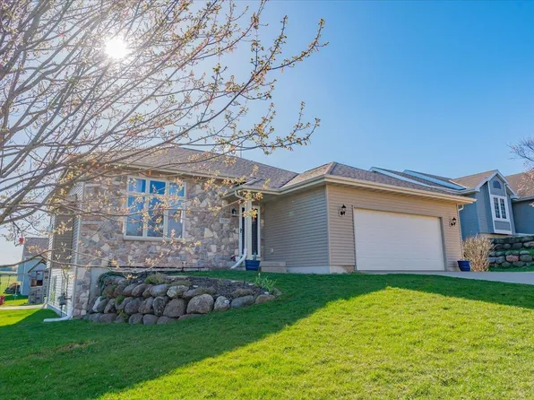 700 Stonefield Way, Mount Horeb, WI 53572