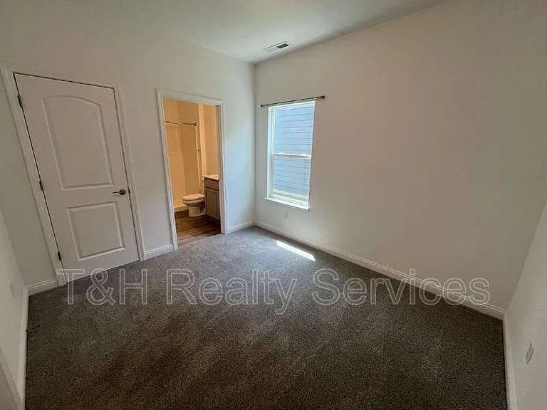 7073 Fowler Dr — Photo 5