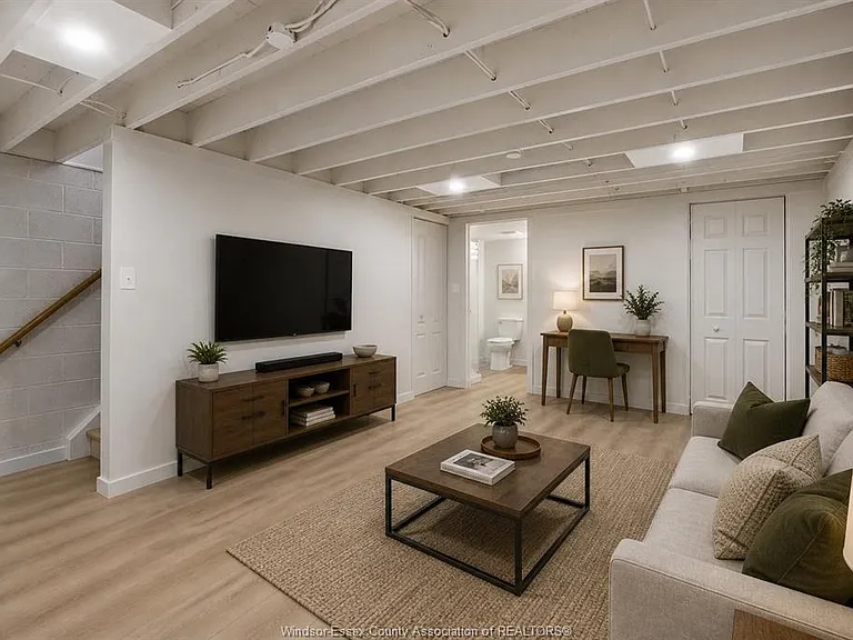 328 Fryer St — Photo 6