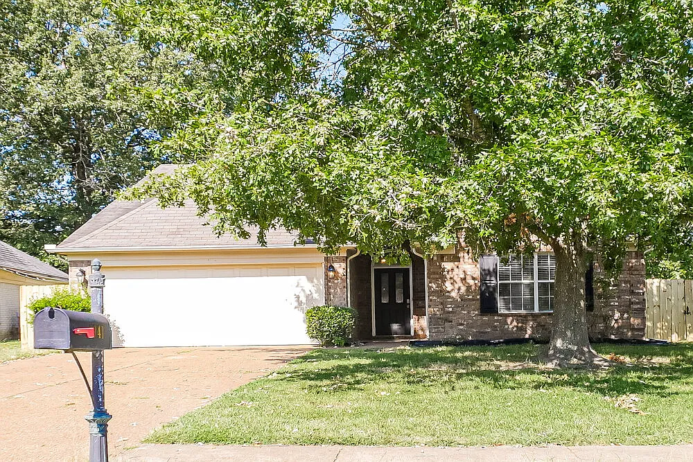 3 bed, 2.0 bath, 1505 sqft, $2,070 — Photo 1