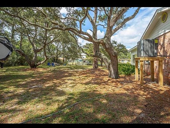 5th image of 40 Pompano Dr