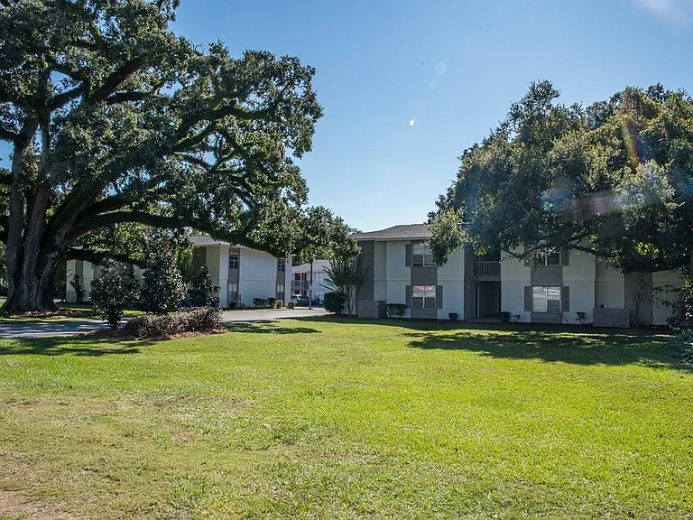 Twin Oaks Apartments — Photo 18