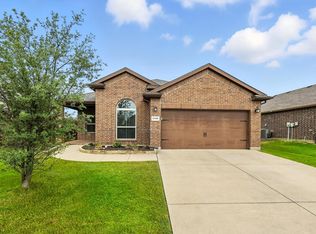 5109 Meadow Ln, Krum, TX 76249