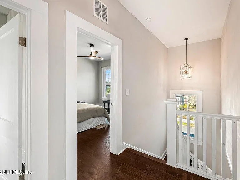 2843 Oak St — Photo 46
