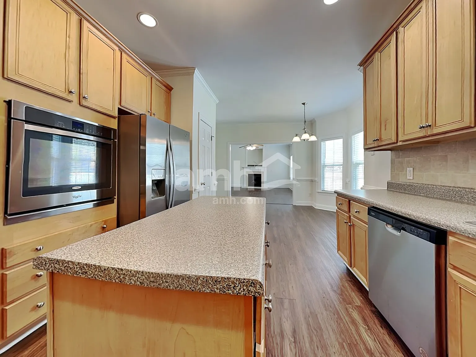 5 bed, 2.5 bath, 2260 sqft, $2,435 — Photo 4