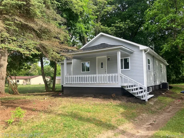 4249 Calkins Rd, Flint, MI 48532