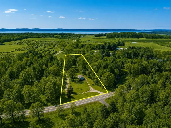 11153 Center Rd, Traverse City, MI 49686