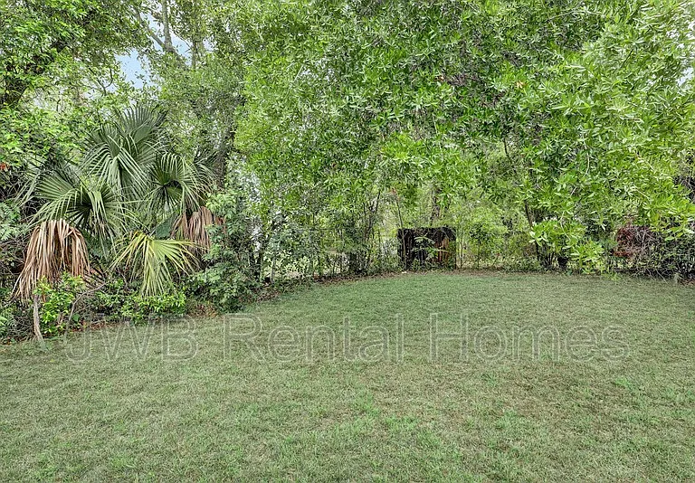 915 Wayne St — Photo 15