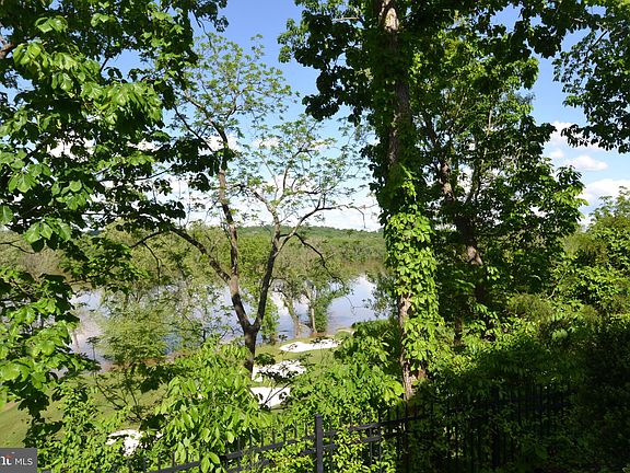 2nd image of 18318 Fairway Oaks Sq