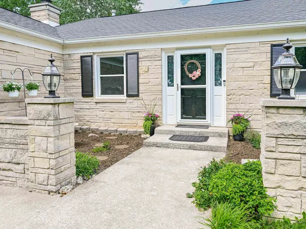 1515 E Dunstan Dr, Bloomington, IN 47401