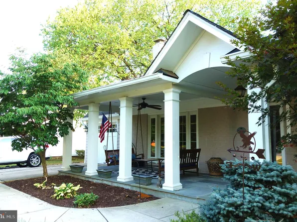 1103 Neal Dr, Alexandria, VA 22308