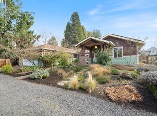 946 Oak St, Silverton, OR 97381