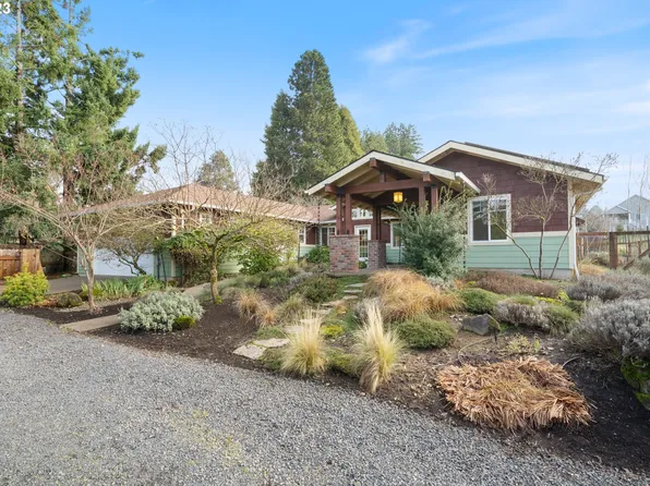 946 Oak St, Silverton, OR 97381