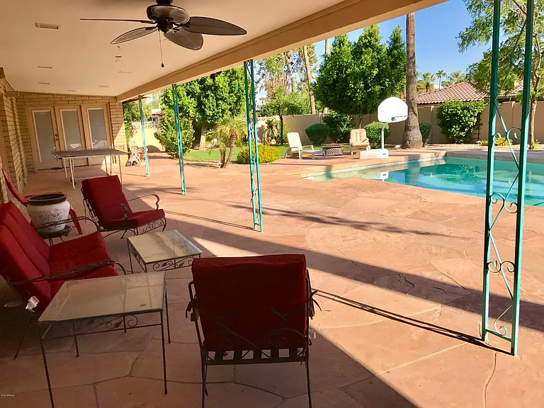 185 E Cercado Ln — Photo 38