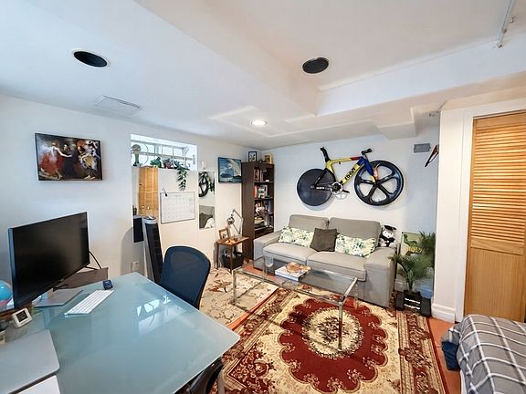 3rd image of 380 Davenport Rd #5