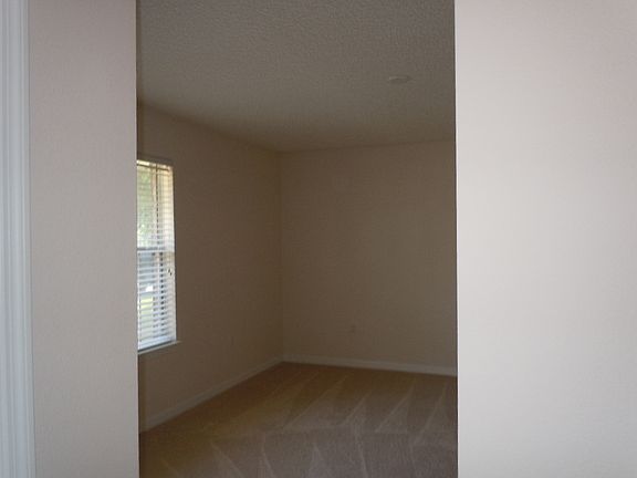 4th image of 13 Raemond Ln