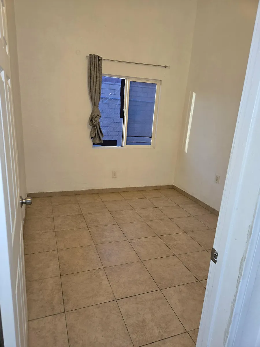Building Photo - 4590 N 4th Ave #2