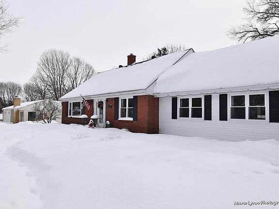 3rd image of 2109 Edgebrook Dr