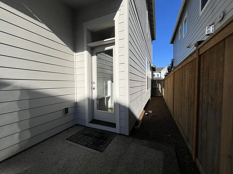 7002 SE Genrosa St — Photo 49