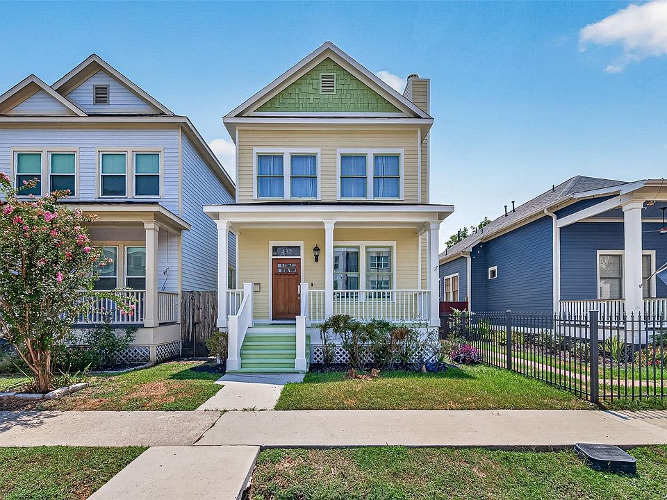 1st image of 432 W 25th St