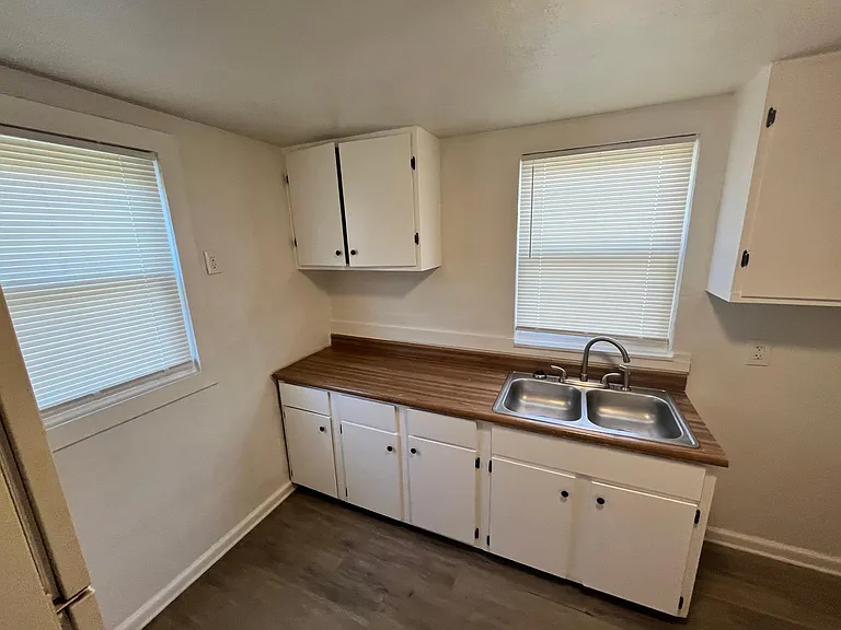 21 Chamberlin Ave W #B — Photo 4
