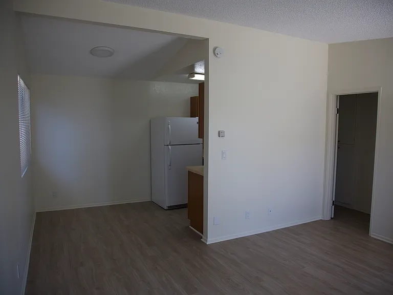 917 E Gutierrez St #917B — Photo 4