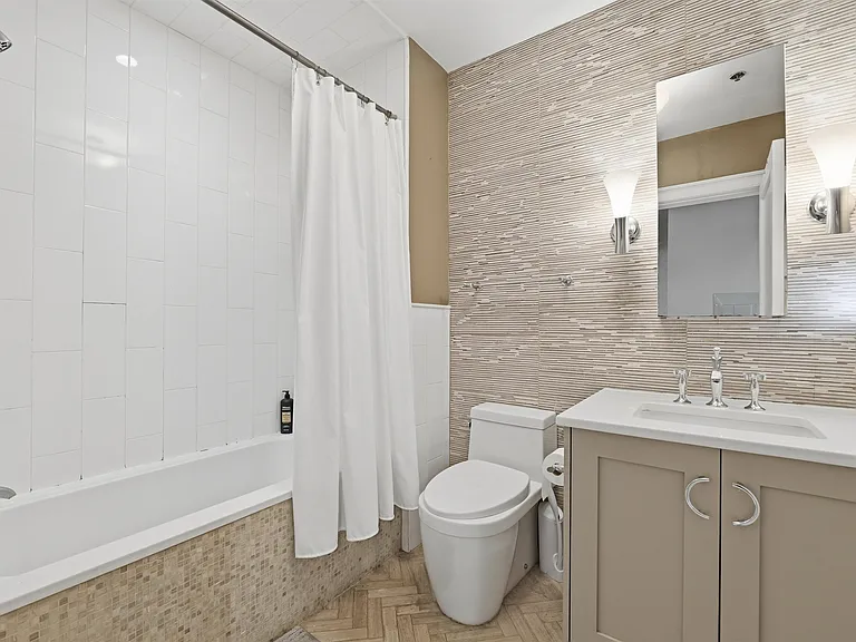 529 Jefferson St #2 — Photo 16
