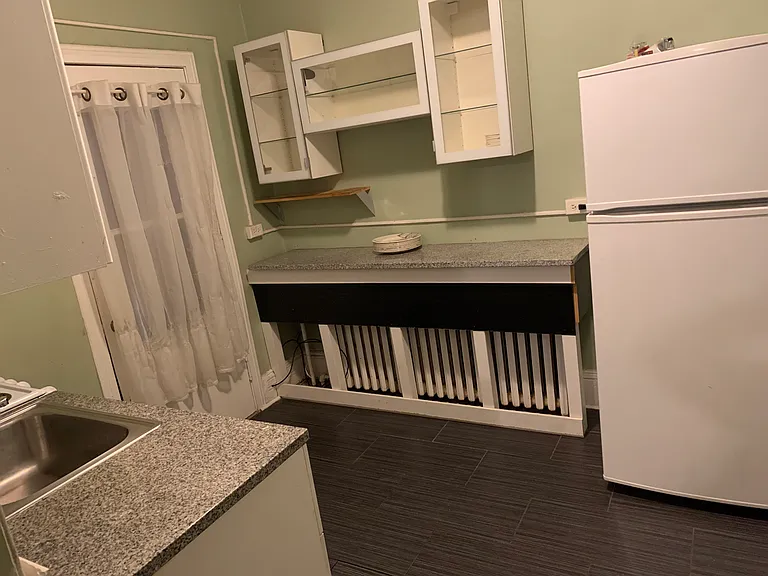 215 Kent St #4 — Photo 9