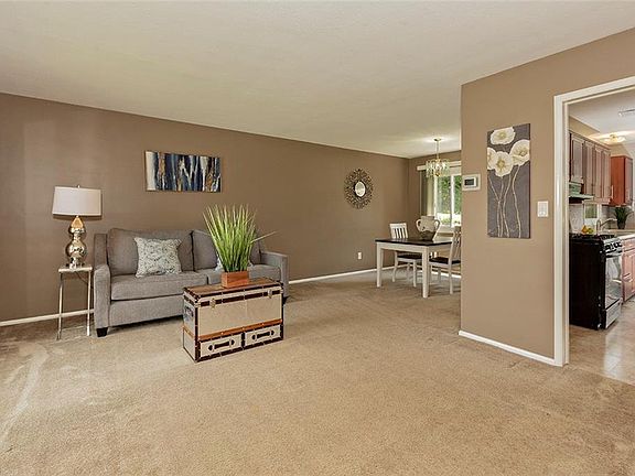 5th image of 6105 Hollywood Dr