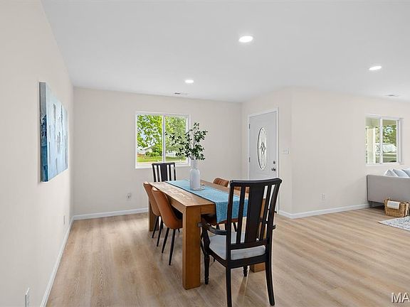 3rd image of 685 Sand Prairie Rd