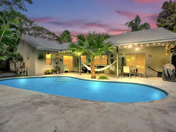 194 Parkwood Drive, Royal Palm Beach, FL 33411