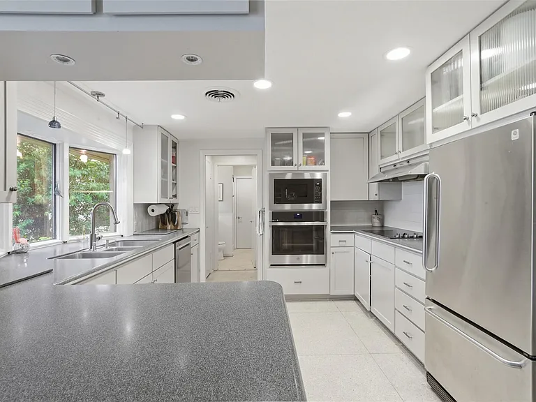 6808 Mesa Dr — Photo 6