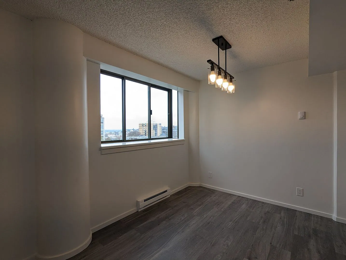 Gorgeous Space- Newly Remodeled Spring Hill Condo — Photo 4