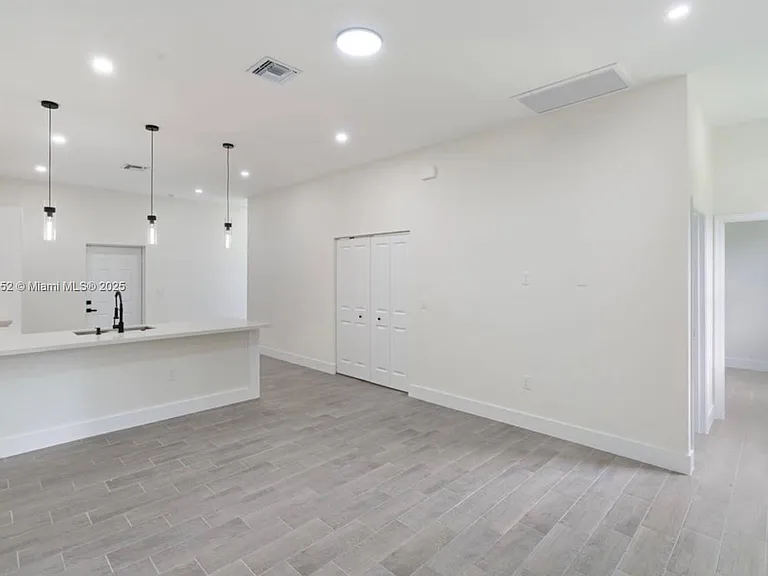 710 Peacock Ave — Photo 8