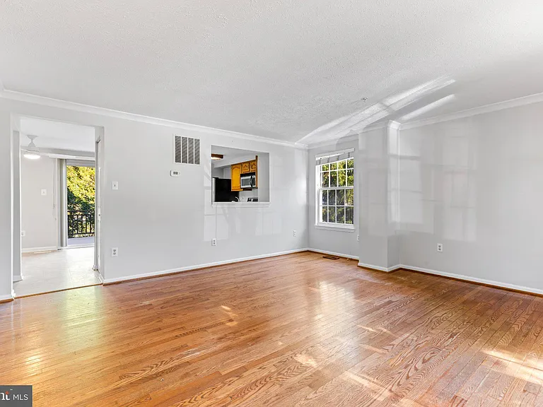 1232 Quaker Ridge Dr — Photo 4