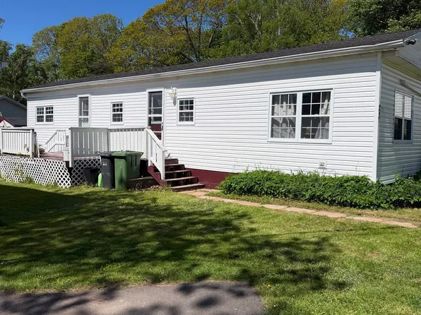 22 Manor Dr, Charlottetown, PE C1A 6R3