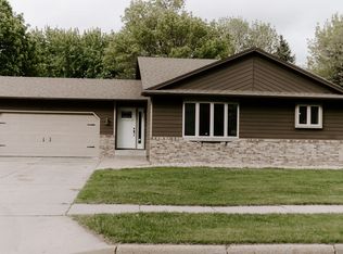 2308 S Crown Hill Dr, Sioux Falls, SD 57106