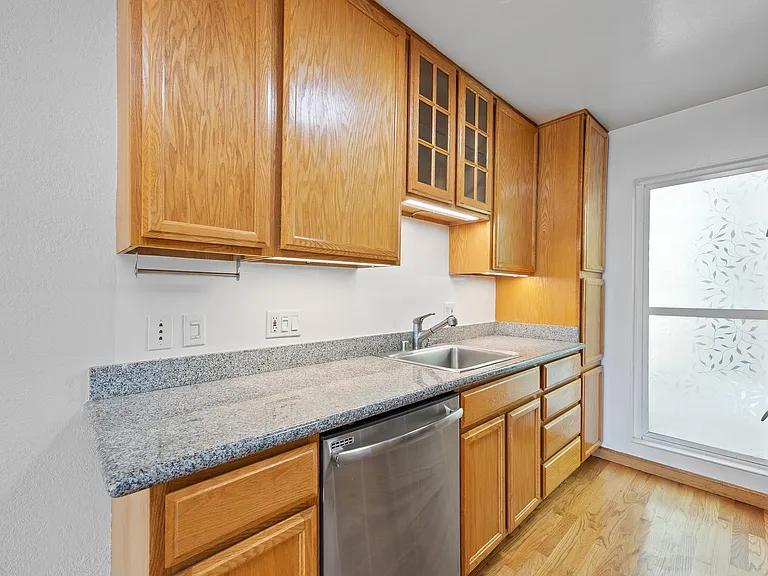 1958 Golden Gate Ave #1 — Photo 8