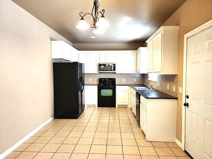 13705 Oxford Dr — Photo 7