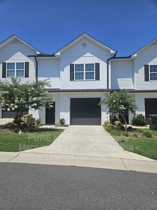2 bed, 2.5 bath, 1472 sqft, $1,875 — Photo 1