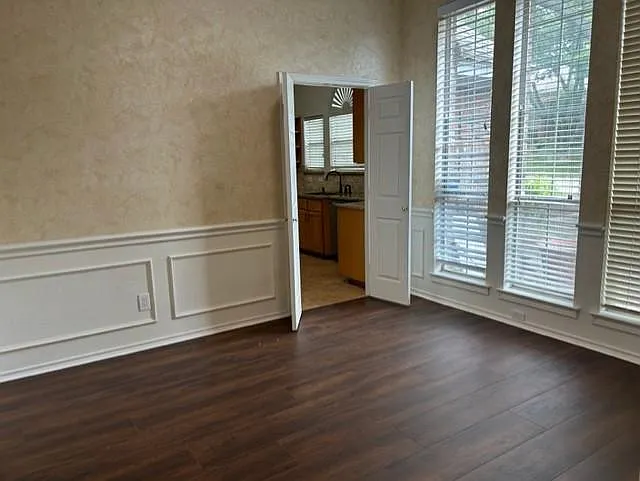 3 bed, 2433 sqft, $2,600 — Photo 3