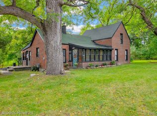 2860 Old Plank Rd, Milford, MI 48381