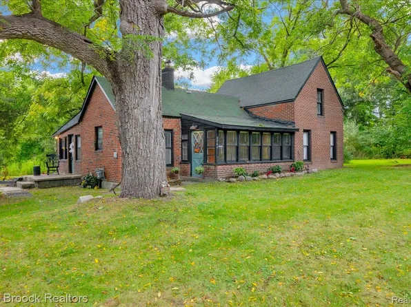 2860 Old Plank Rd, Milford, MI 48381