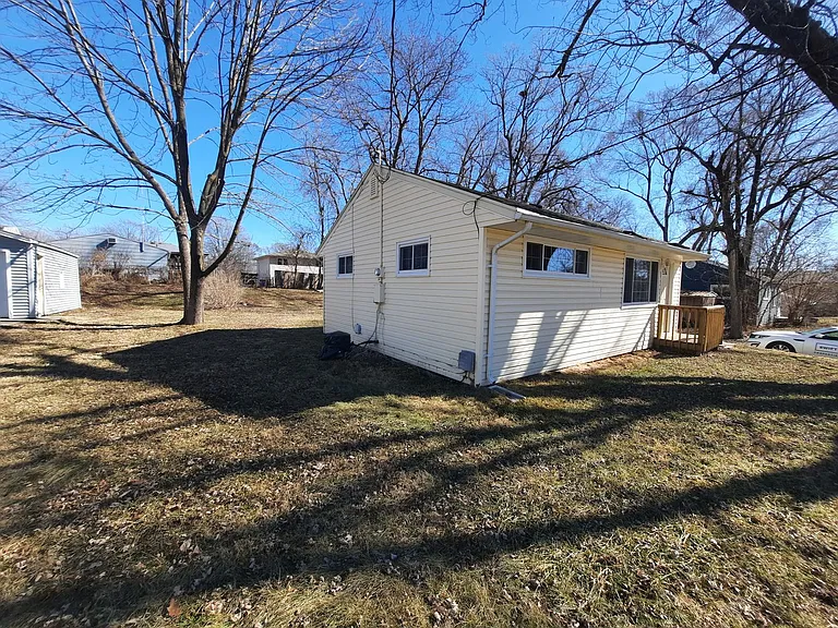 2319 Williams St — Photo 22