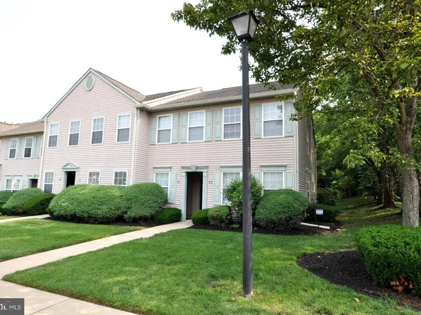 81 Foxglove Dr, Riverside, NJ 08075