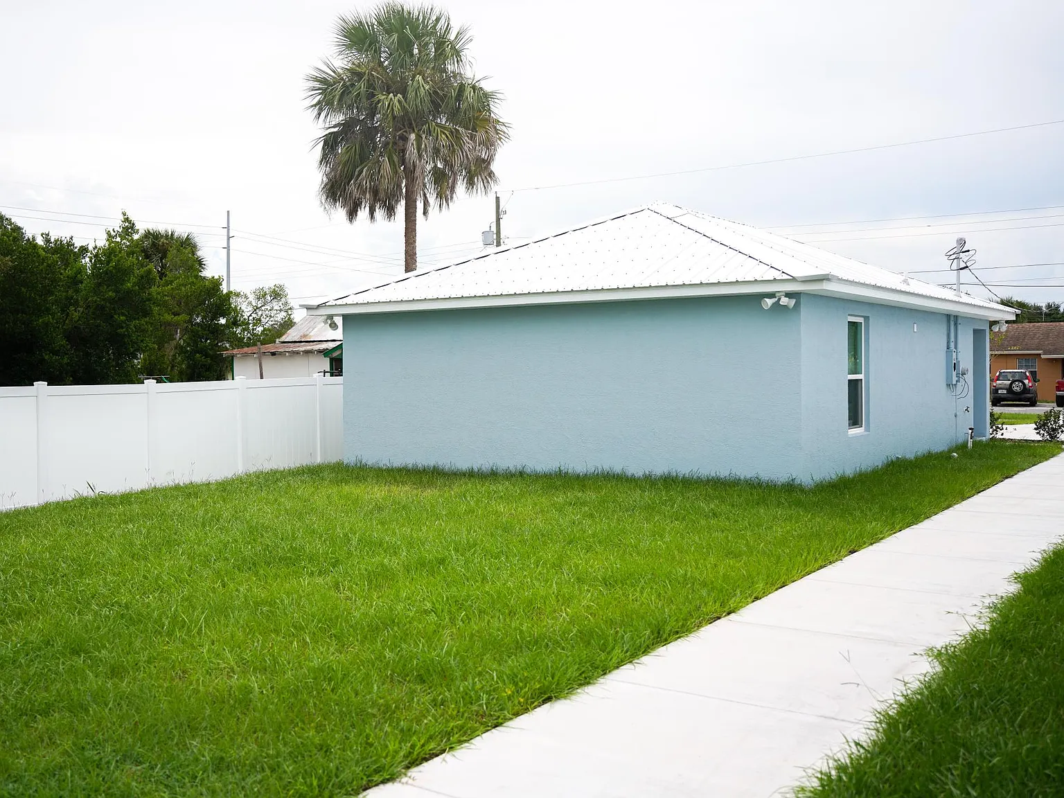 2 bed, 868 sqft, $1,400 — Photo 2