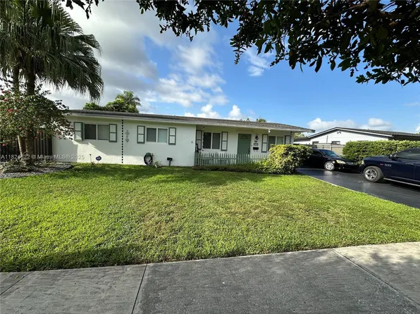 8530 NW 177th St, Hialeah, FL 33015