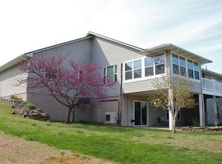 24 Buckskin Ln, Holiday Island, AR 72631