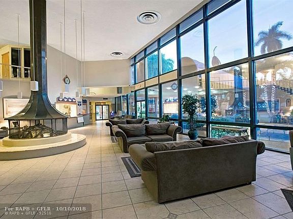 3rd image of 26 Diplomat Pkwy #2384
